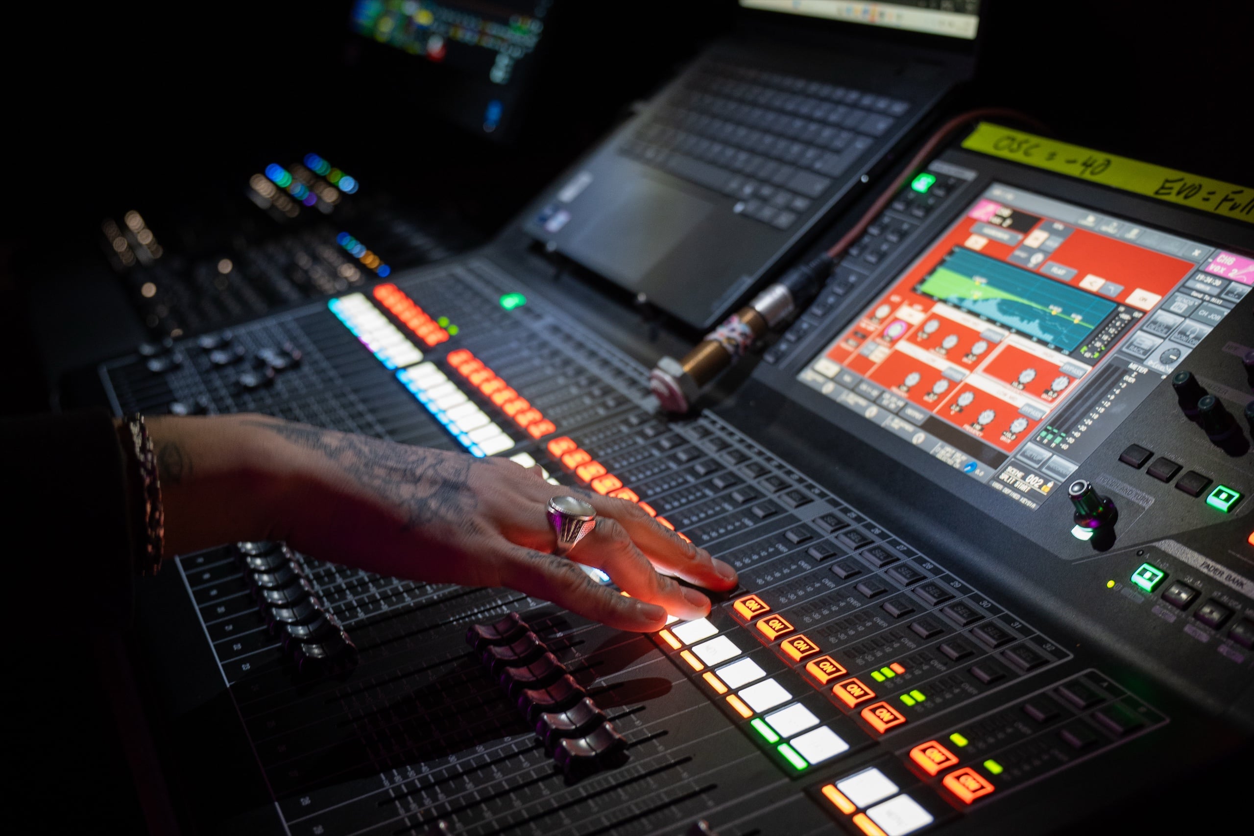 Behind the scenes during the Tim Hicks & Logan Mize - No Bad Days Tour 2025 production (8)